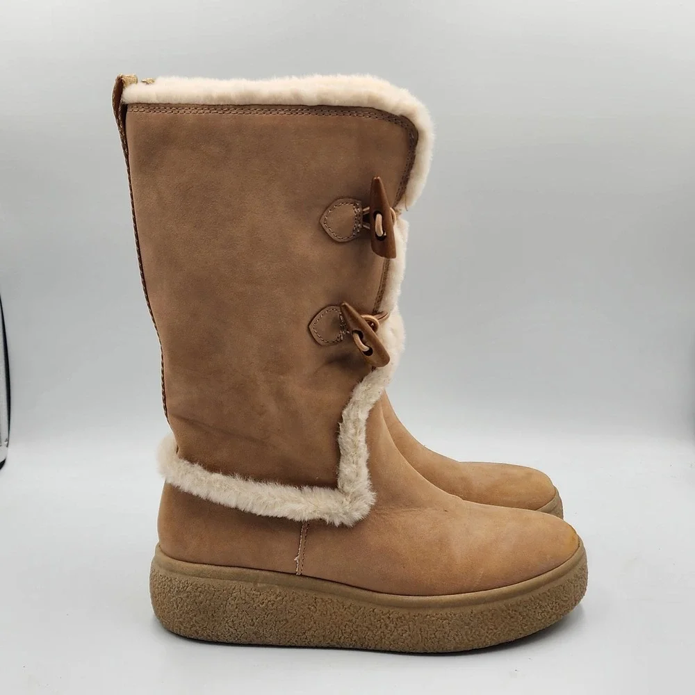Rocket Dog Boots Women 8? Mid Calf Tan Faux Suede Fur Toggle Platform EUC Winter
